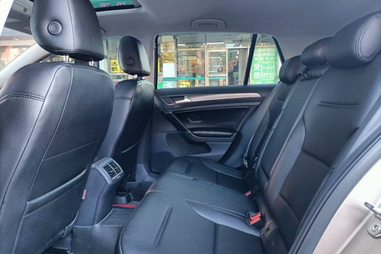 Volkswagen Golf 2016 car image #11