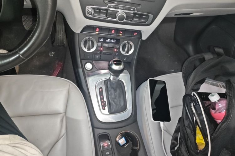 Audi Q3 2016 car image #14