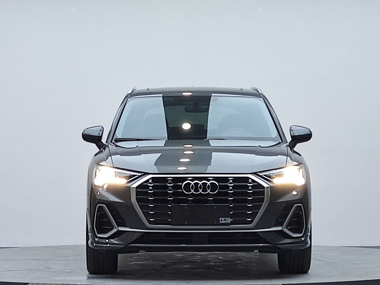 Audi Q3 2022 car image #2
