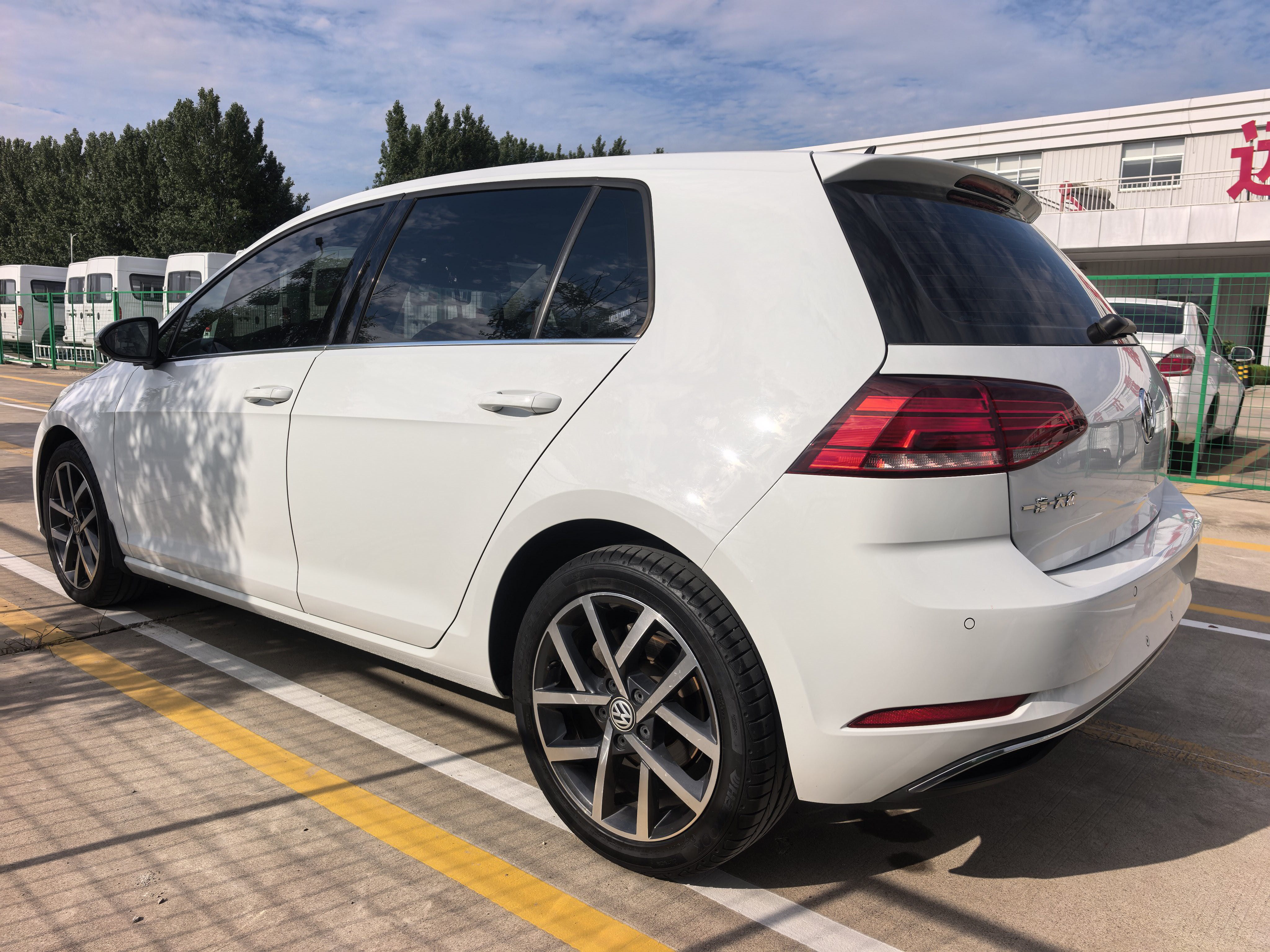 Volkswagen Golf 2020 car image #6