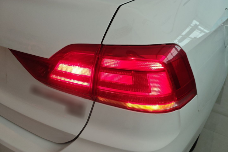 Volkswagen Santana 2017 car image #8