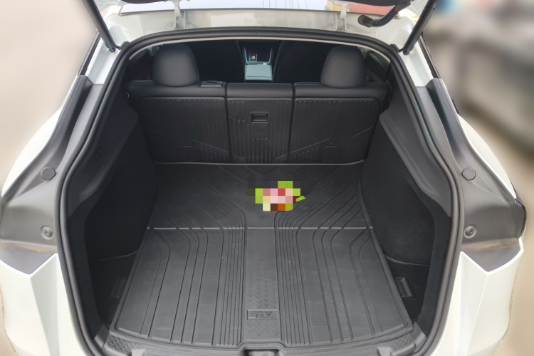 Tesla Model Y 2025 #17 Tesla Model Y 2025 car image #17