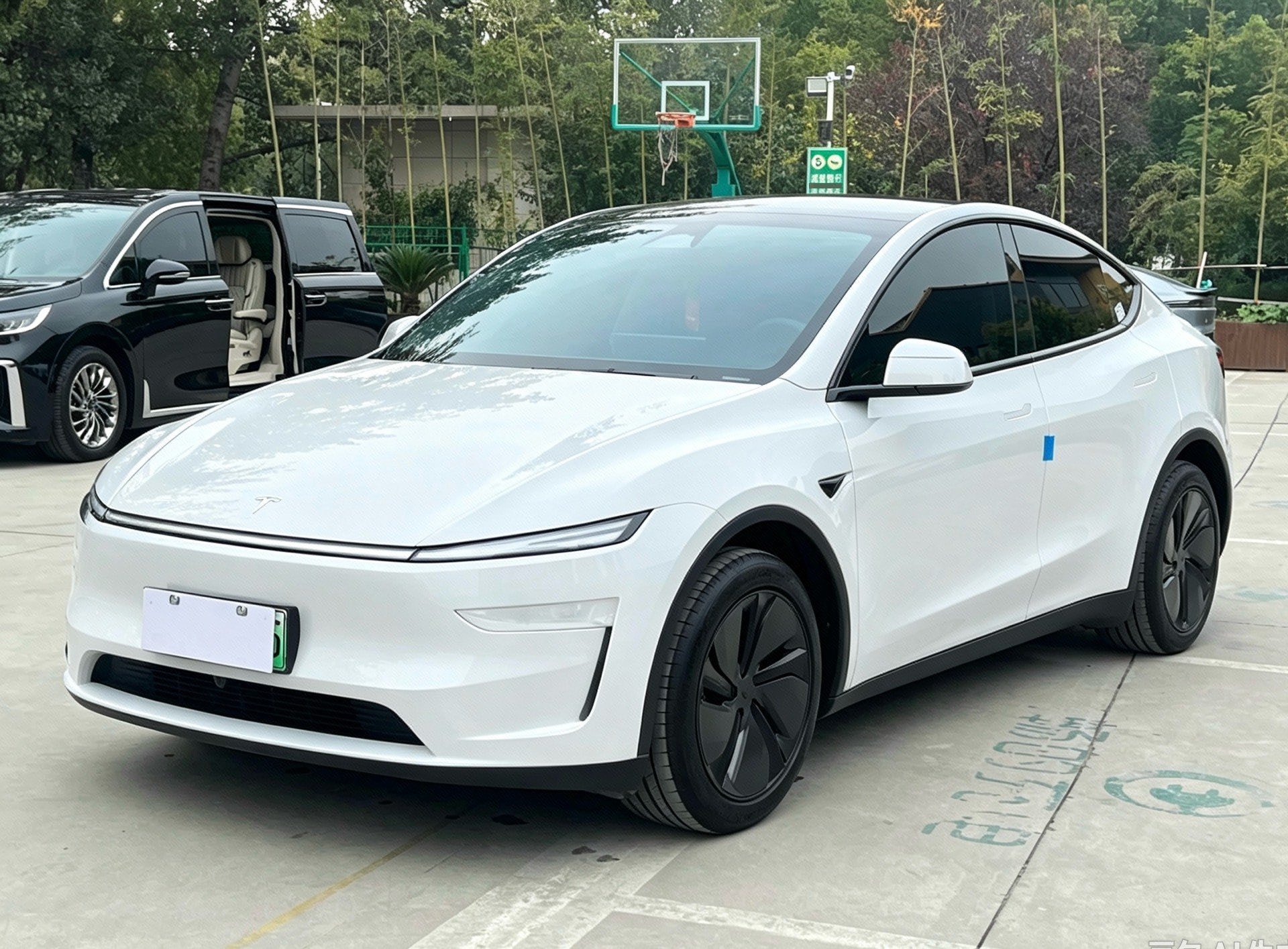 Tesla Model Y 2025 Tesla Model Y 2025 car image