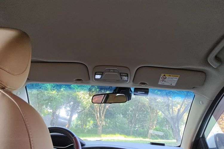 GEELY Emgrand 2019 car image #16