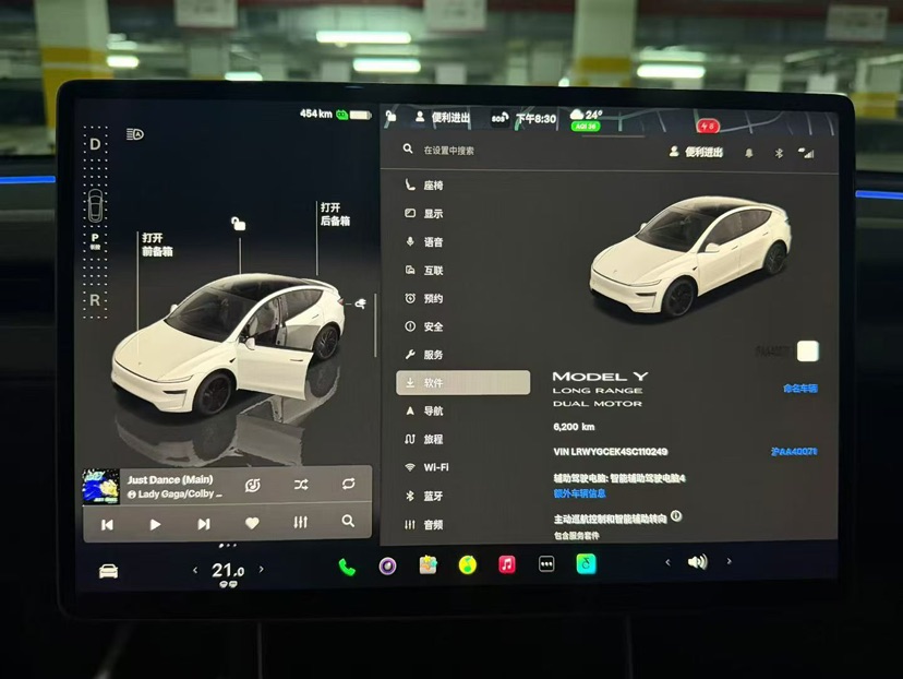Tesla Model Y 2025 #4 Tesla Model Y 2025 car image #4