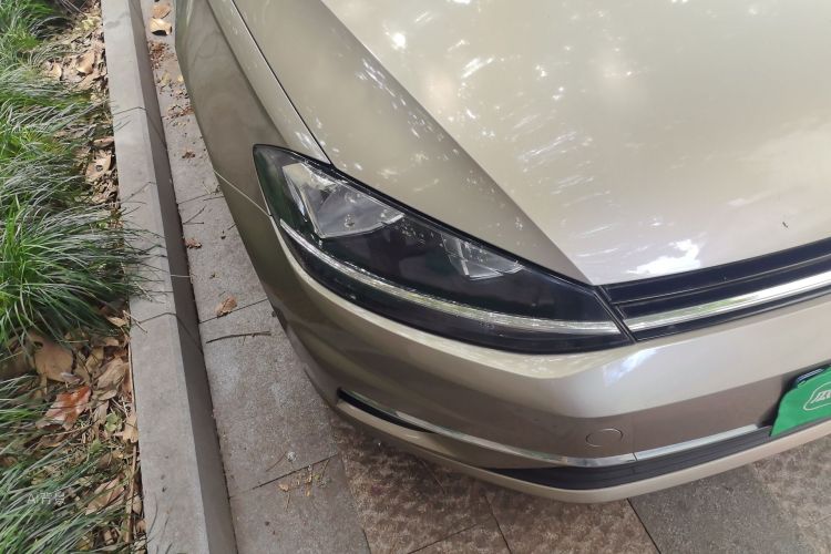 Volkswagen Golf 2018 car image #8