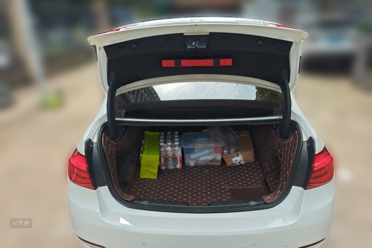 BMW 3 Series 2018 car image #21
