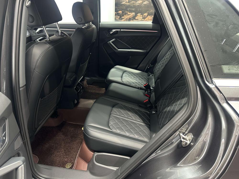 Audi Q3 2025 immagine di auto #13