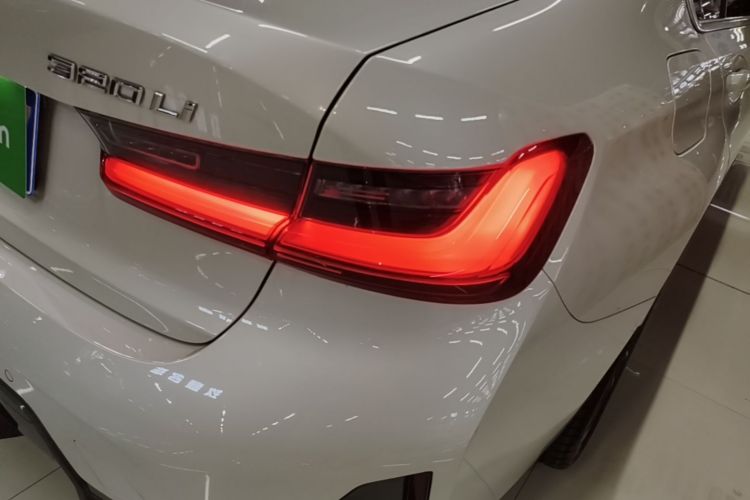BMW 3 Series 2024 صورة سيارة #8
