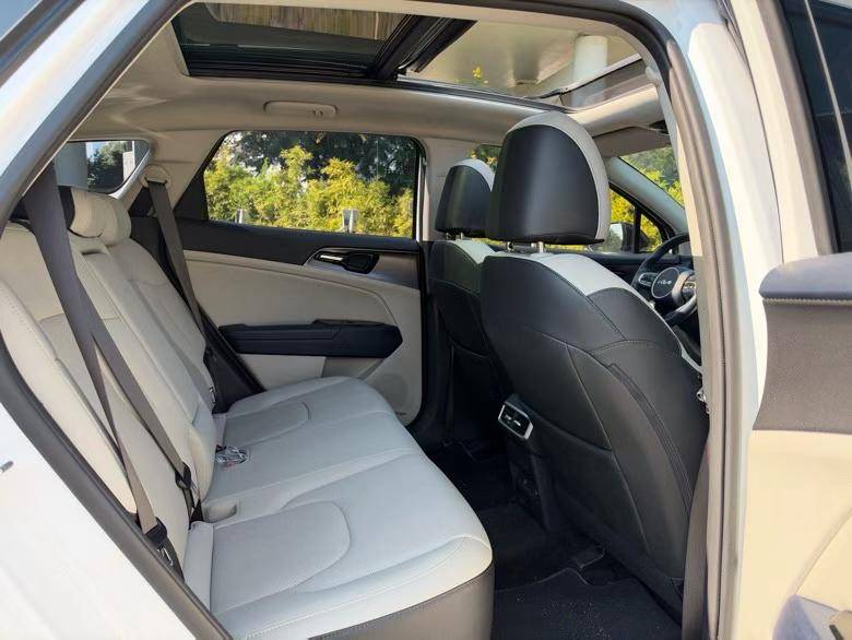 Kia Sportage 2023 immagine di auto #7