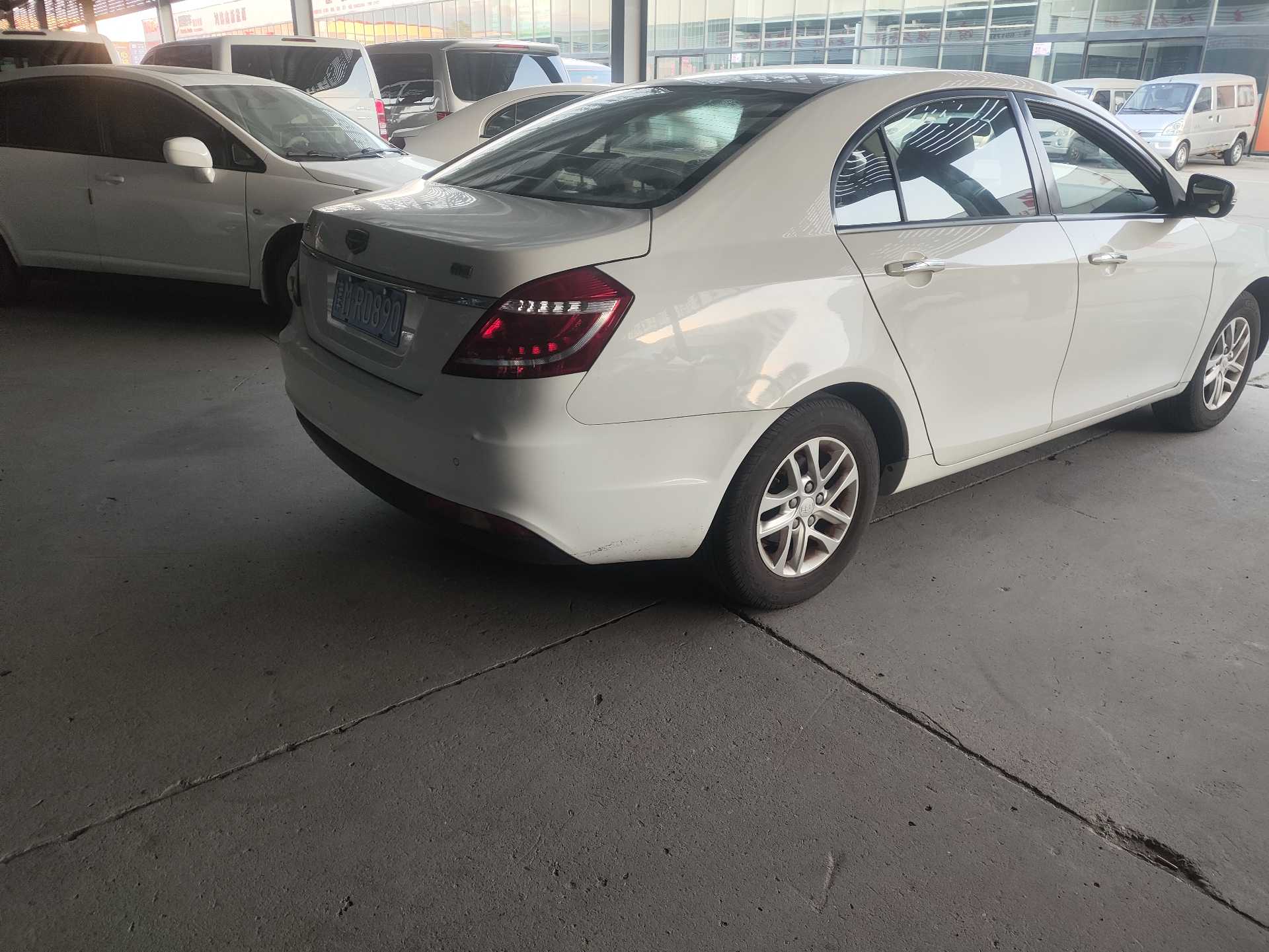 GEELY Emgrand 2016 car image #6