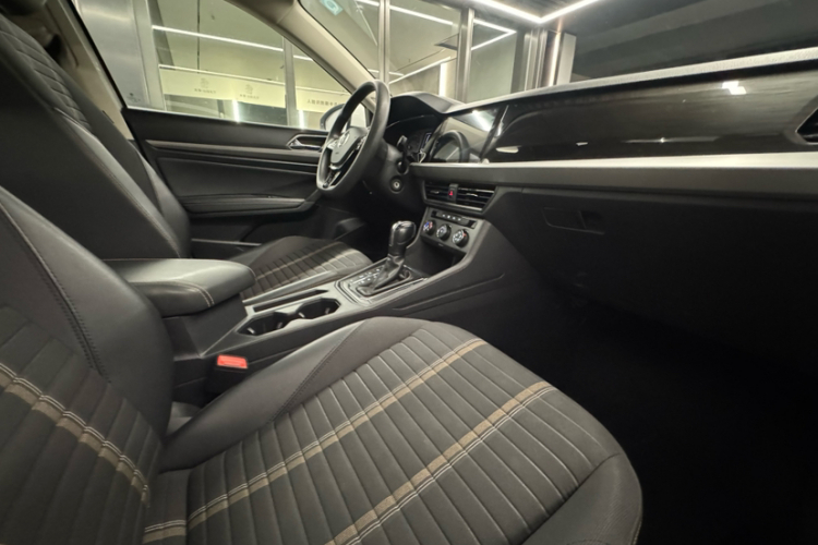Volkswagen Lavida 2021 car image #26