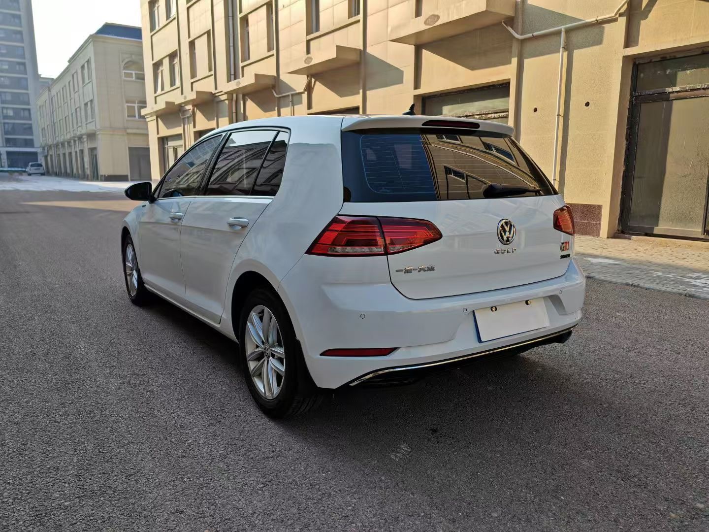 Volkswagen Golf 2018 car image #9