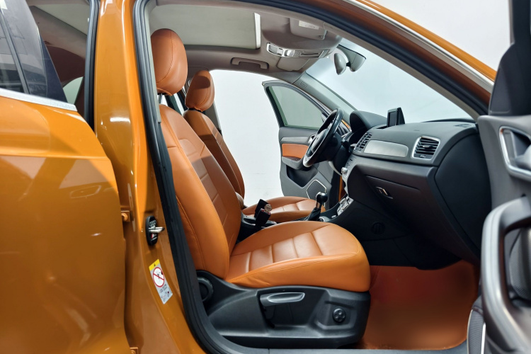 Audi Q3 2015 car image #15