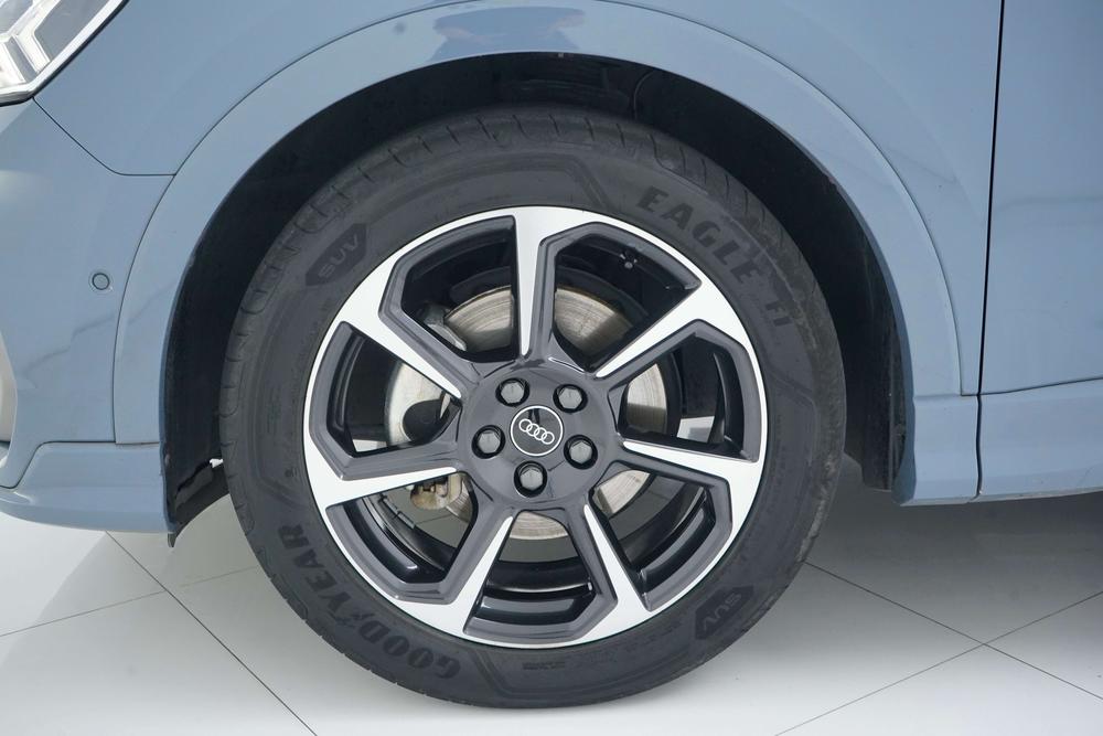 Audi Q3 2022 car image #13