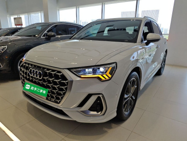 Audi Q3 2024 immagine di auto 