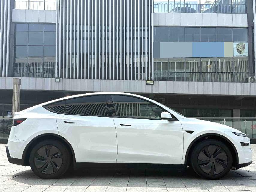 Tesla Model Y 2026 #6 Tesla Model Y 2026 car image #6