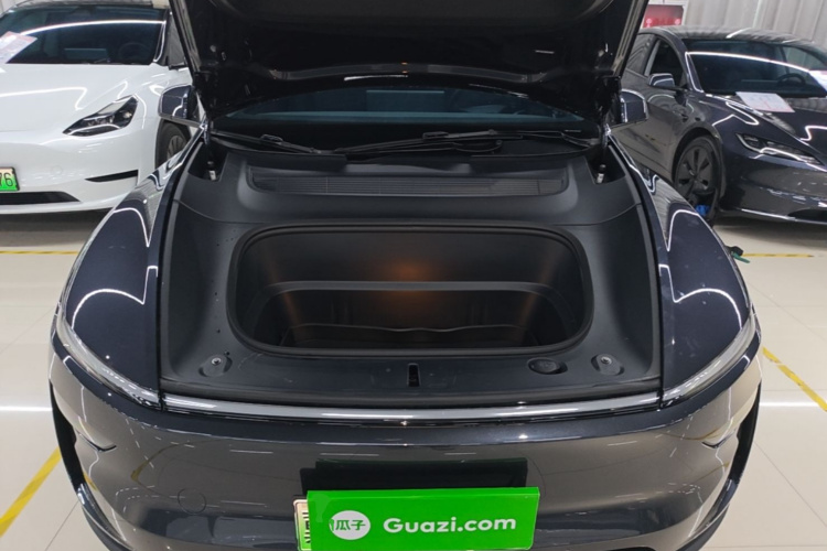 Tesla Model Y 2025 #20 Tesla Model Y 2025 car image #20