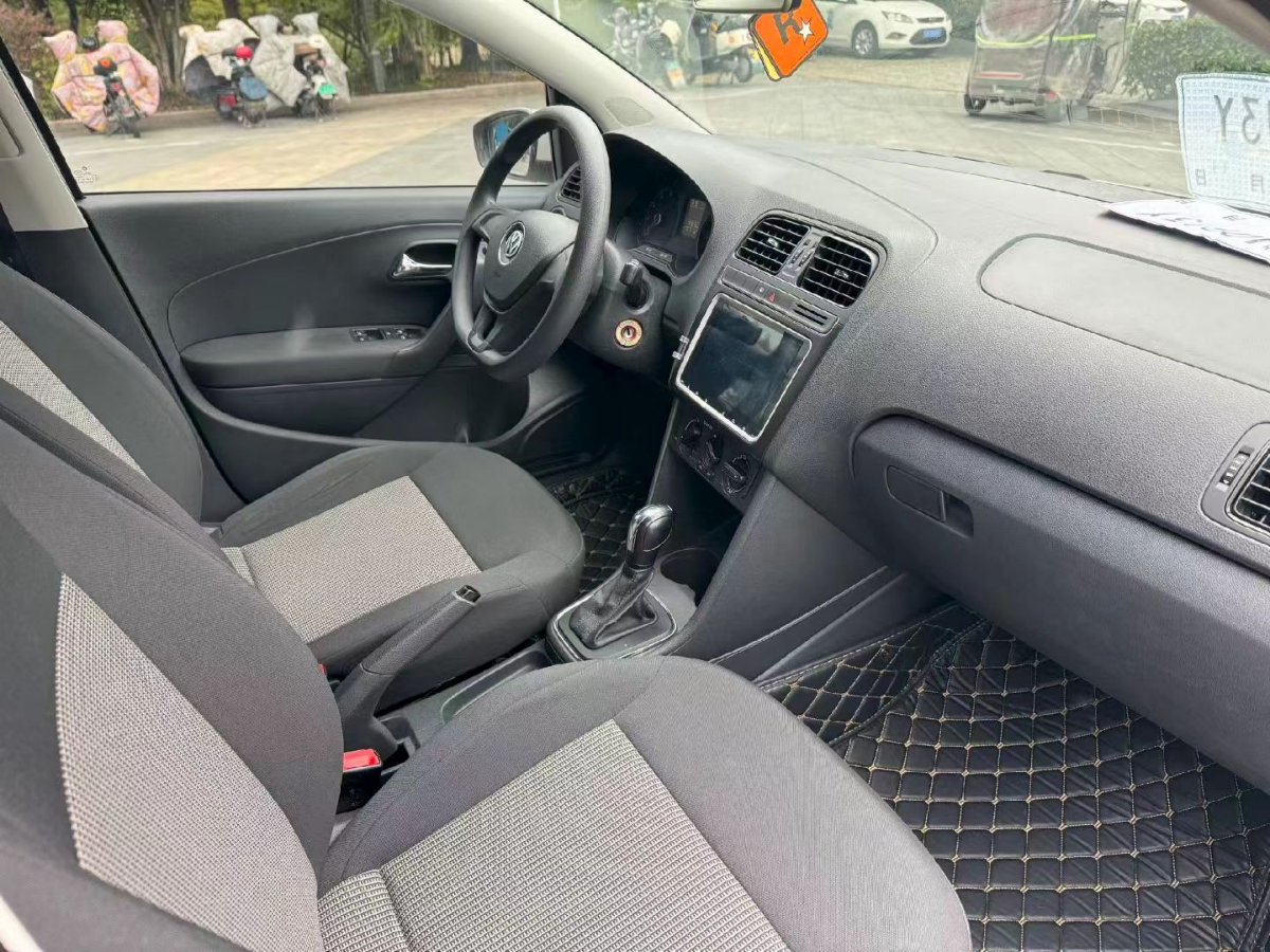 Volkswagen Polo 2017 car image #7