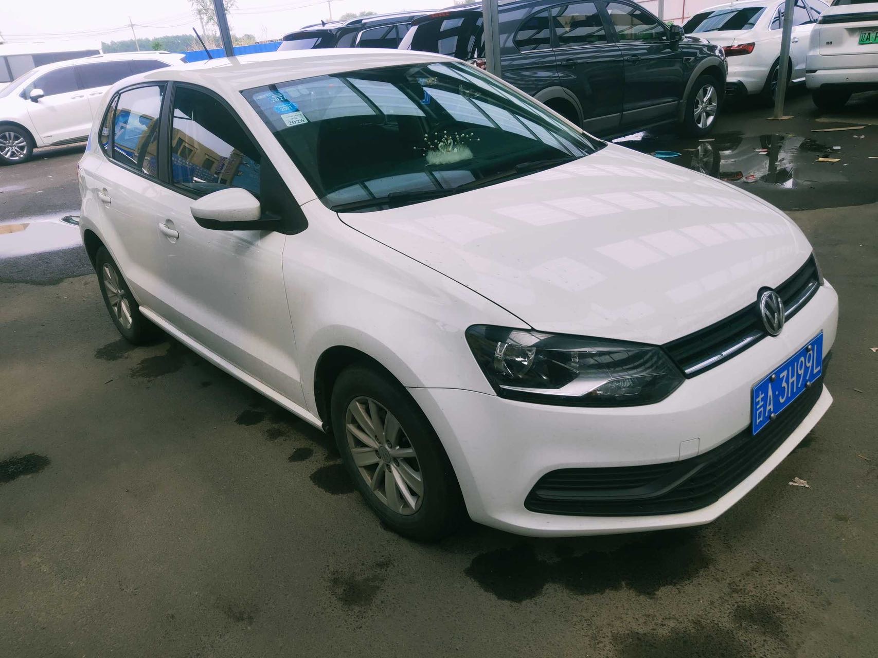 Volkswagen Polo 2015 car image #2