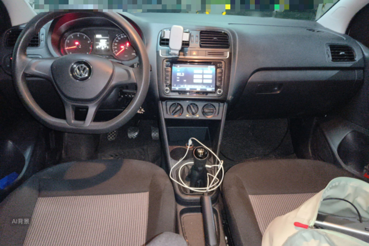 Volkswagen Polo 2015 car image #11