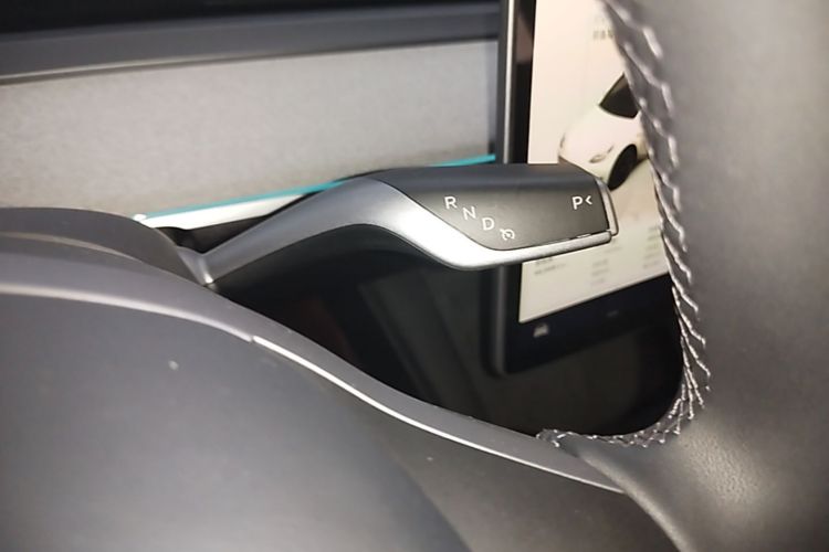 Tesla Model Y 2023 car image #14