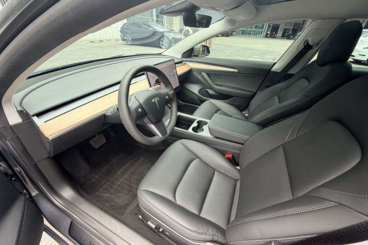 Tesla Model 3 2021 car image #10