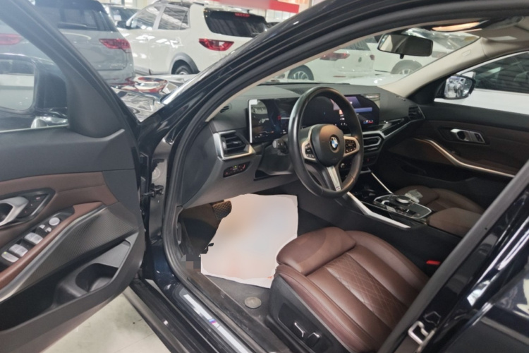 BMW 3 Series 2024 immagine di auto #12