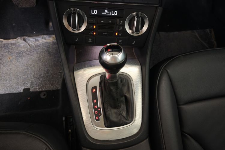 Audi Q3 2015 car image #14