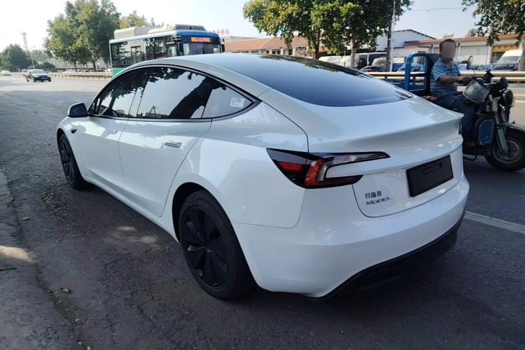 Tesla Model 3 2025 car image #5