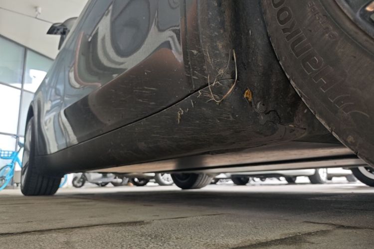 Tesla Model Y 2025 car image #26