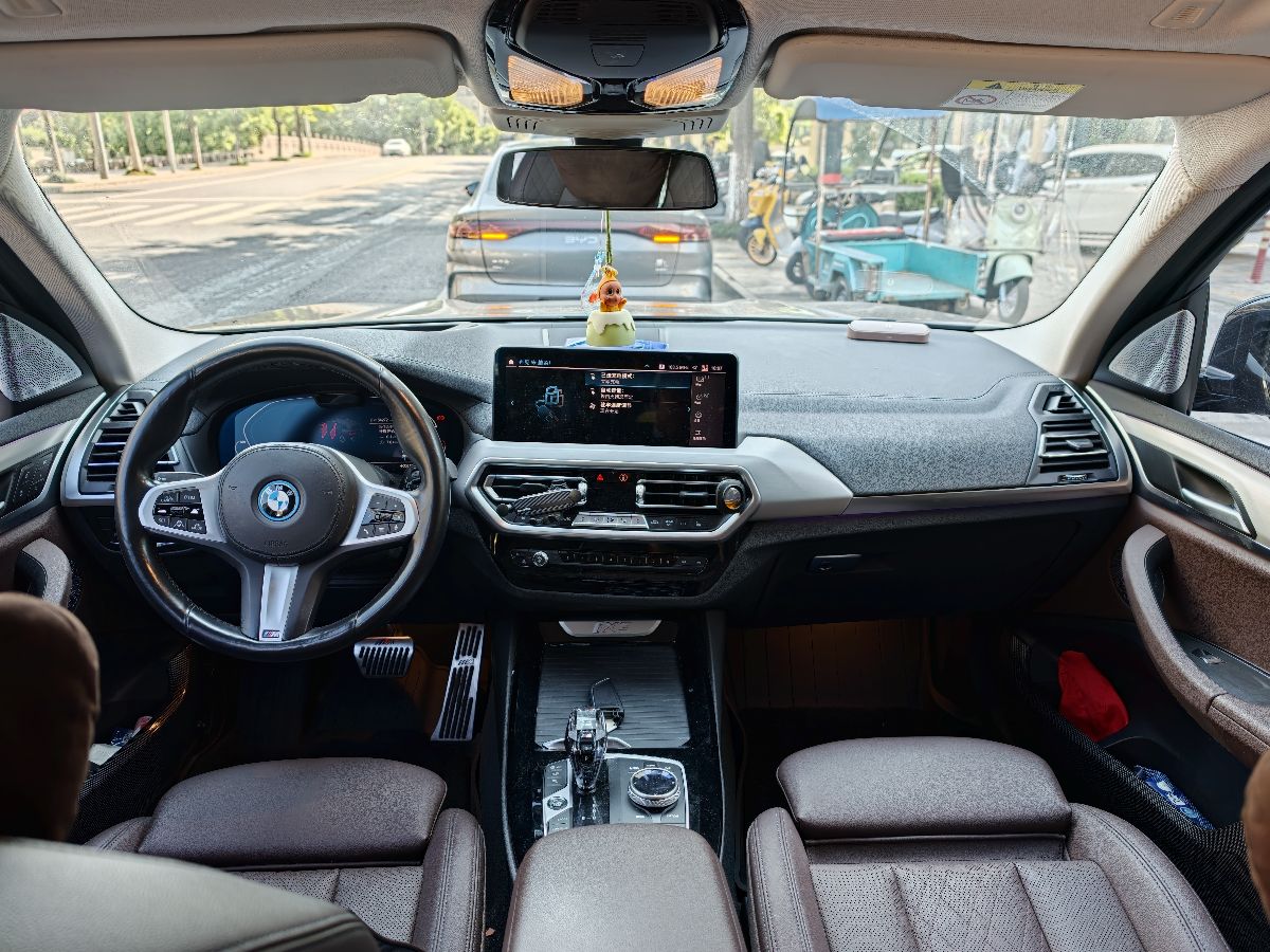 BMW iX3 2021 car image #2