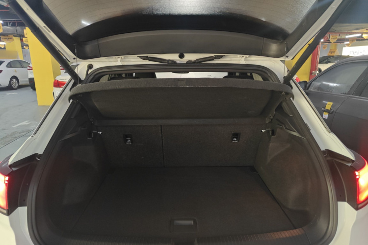 Volkswagen T-Roc 2023 car image #19