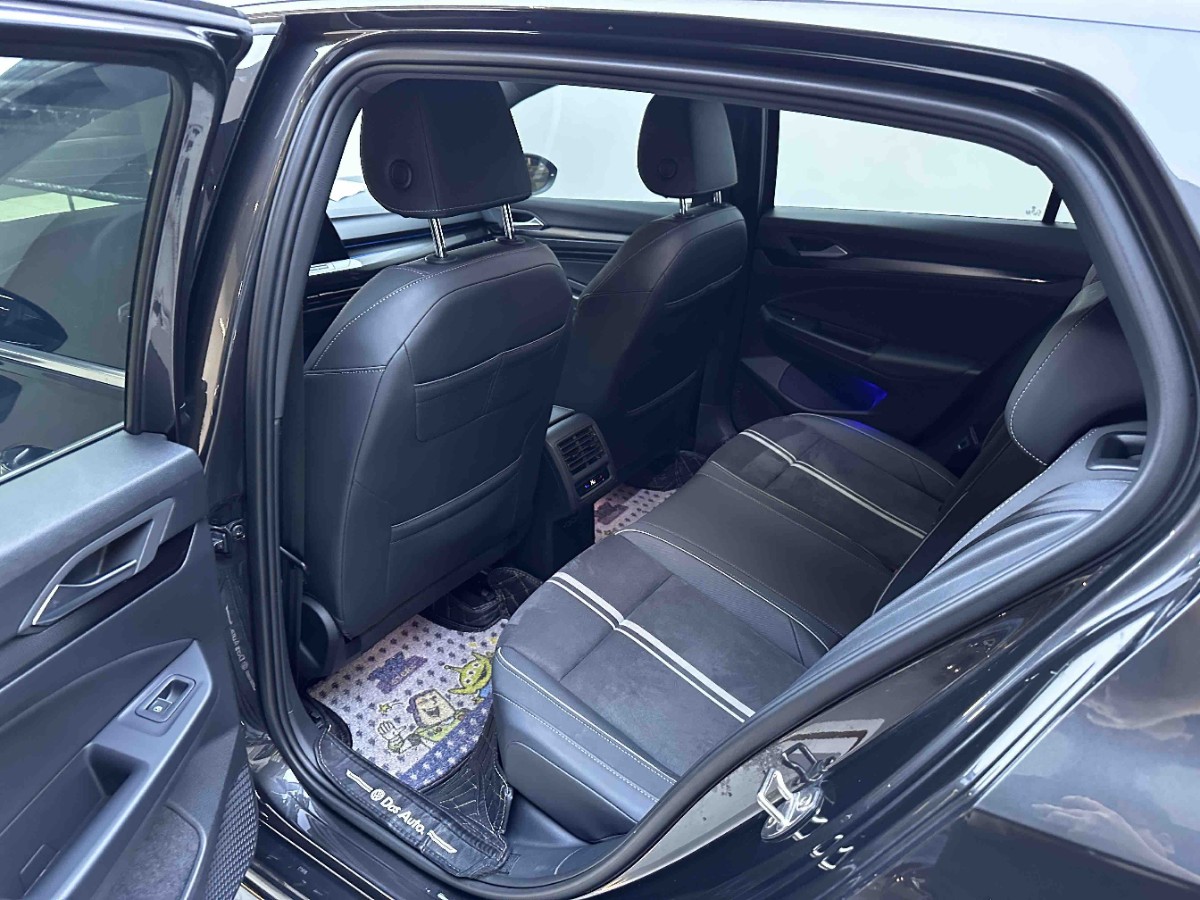 Volkswagen Golf 2023 car image #5
