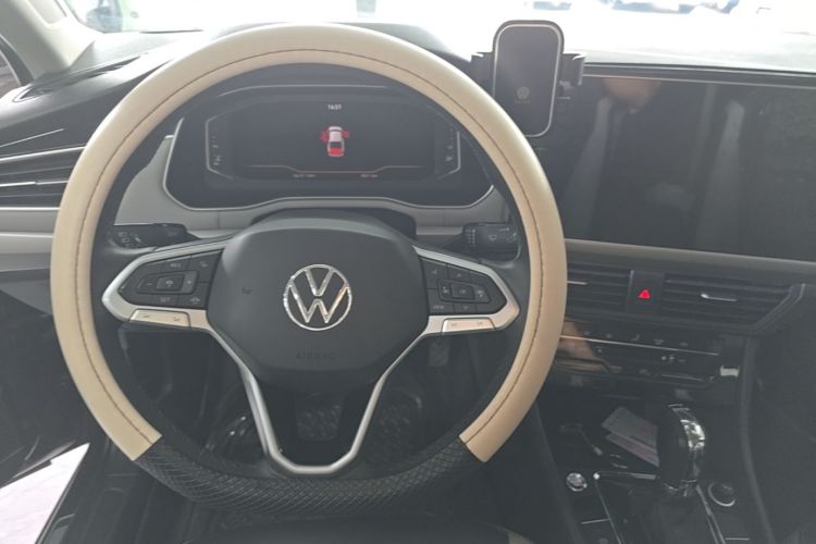 Volkswagen Bora 2024 car image #11