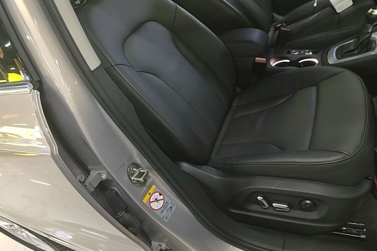 Audi Q3 2017 car image #29