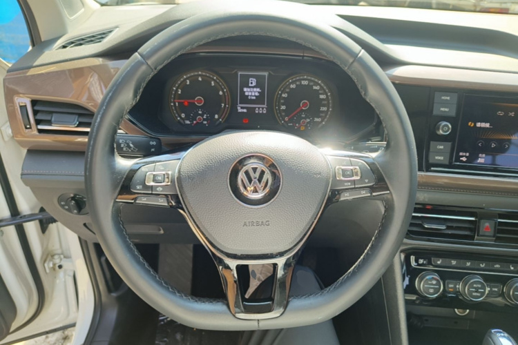 Volkswagen Tharu 2019 car image #11