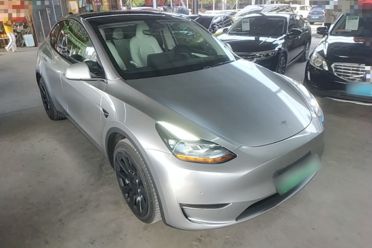 Tesla Model Y 2023 car image #4