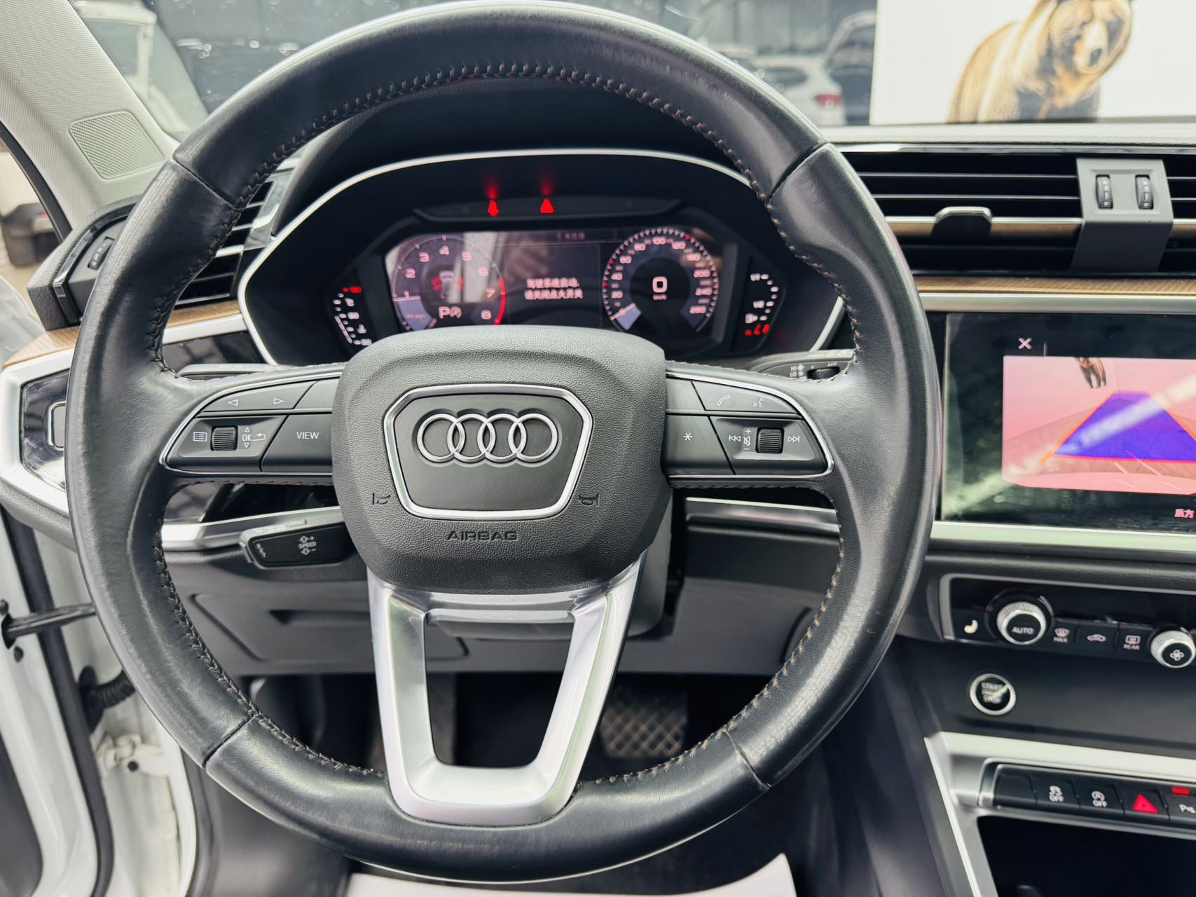 Audi Q3 2023 car image #9
