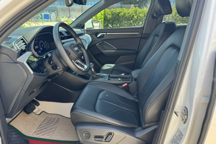 Audi Q3 2024 car image #14