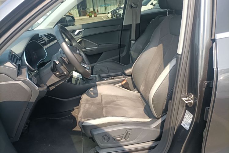 Audi Q3 2022 car image #15