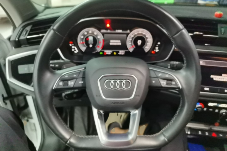 Audi Q3 2023 car image #11