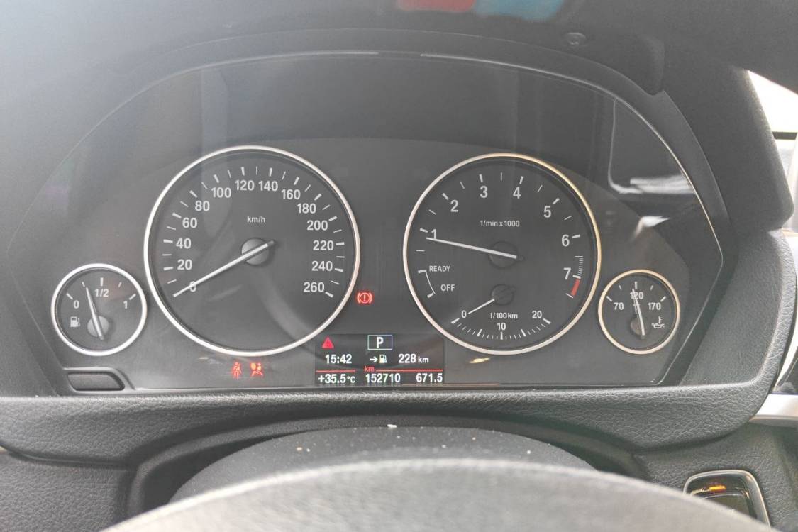 BMW 3 Series 2017 car image #26