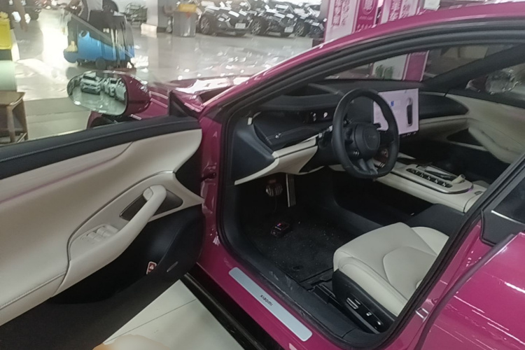 MI SU7 2025 car image #12