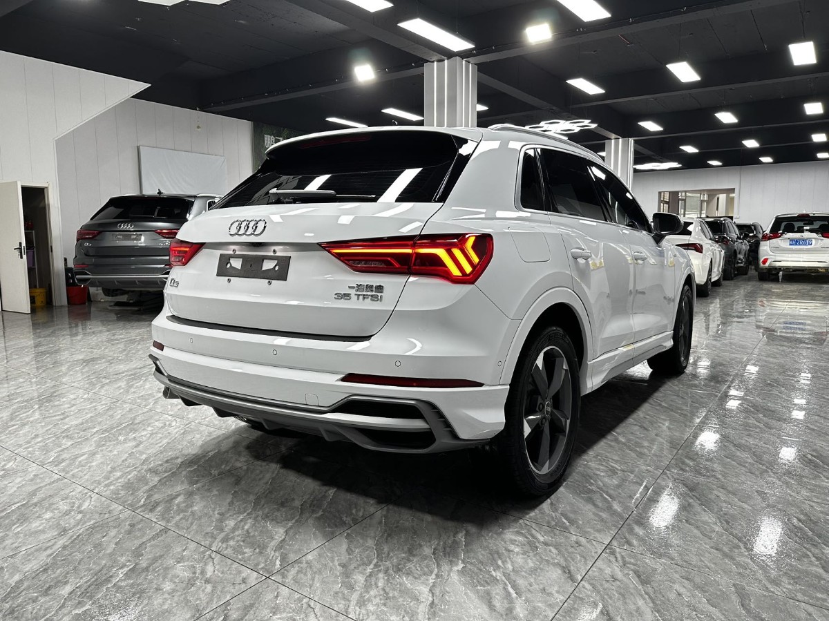 Audi Q3 2022 car image #7