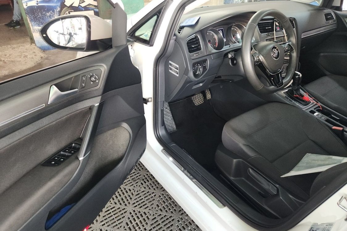 Volkswagen Golf 2017 car image #23