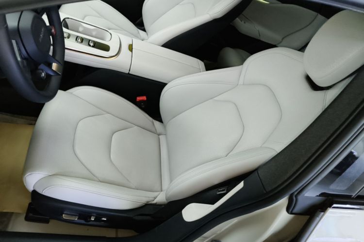 MI SU7 2025 immagine di auto #15