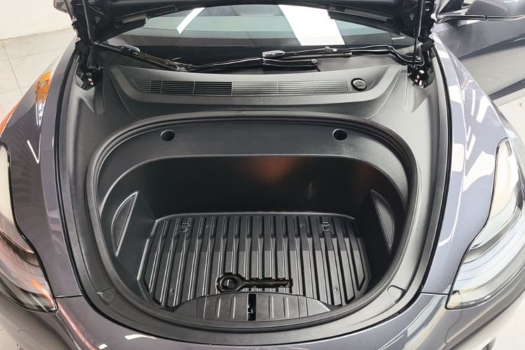 Tesla Model 3 2023 car image #20
