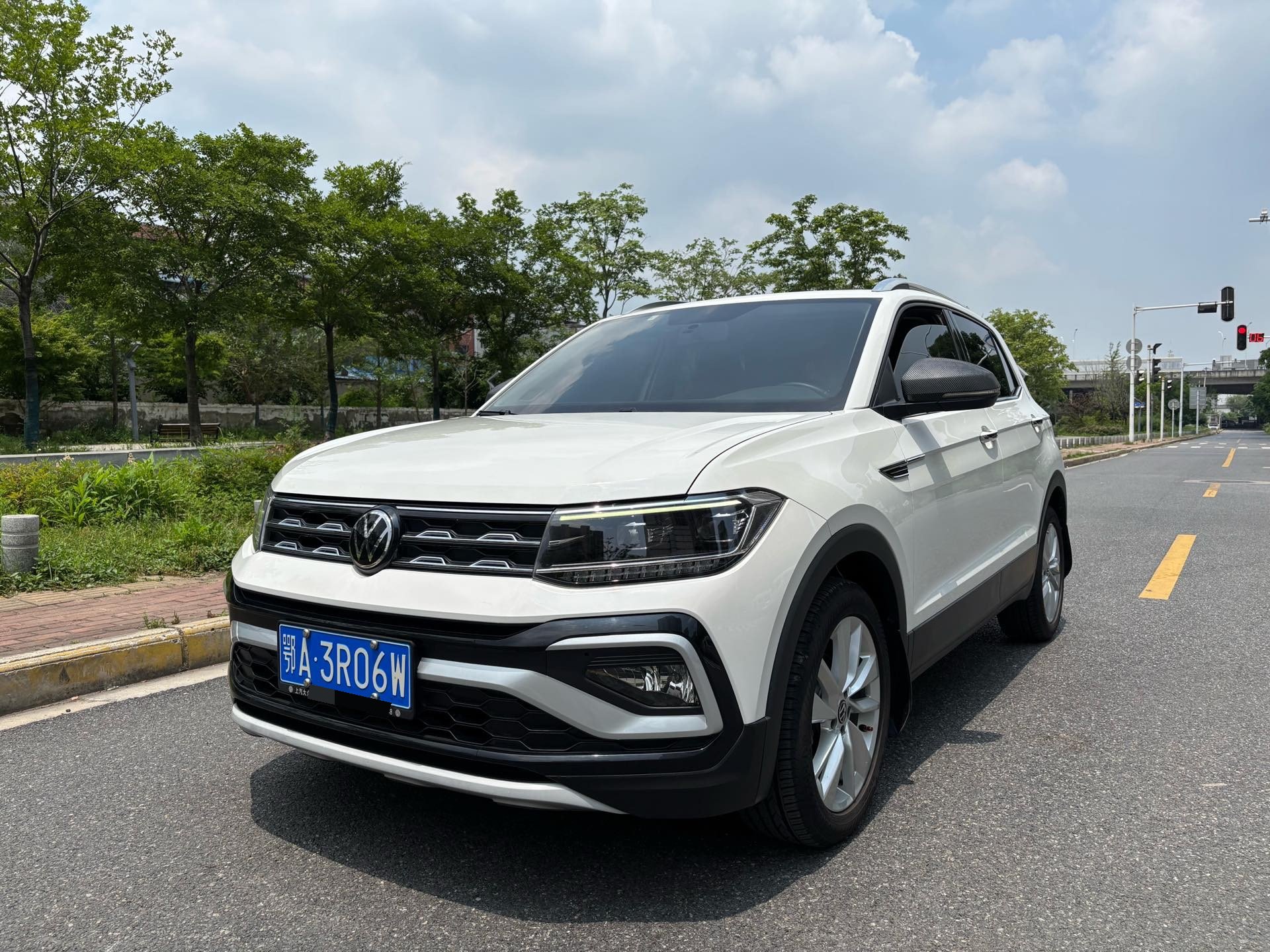 Volkswagen T-Cross 2021 car image 
