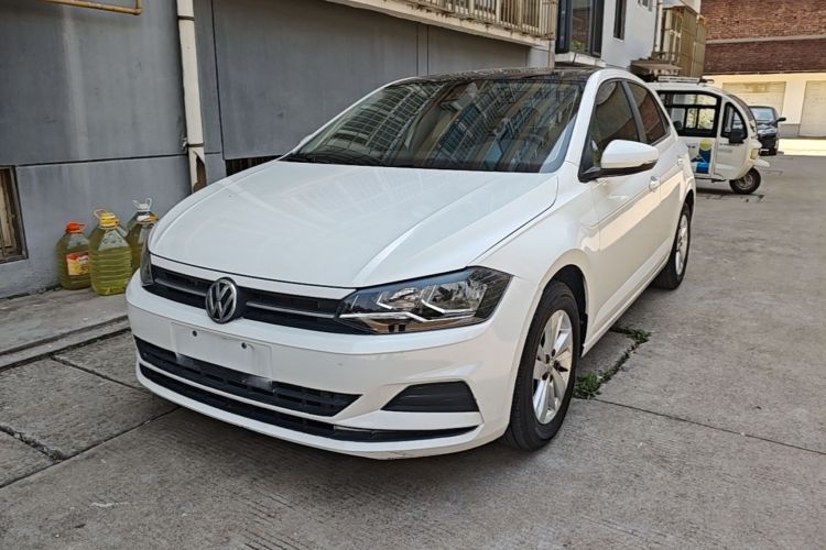 Volkswagen Polo 2020 car image #2